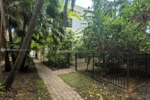 Copropriété à vendre à Miami Beach, Floride: 1 chambre, 52.95 m2 № 1399975 - photo 2