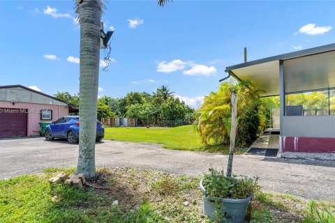 House in Miami, Florida 3 bedrooms, 139.73 sq.m. № 1331549 - photo 27