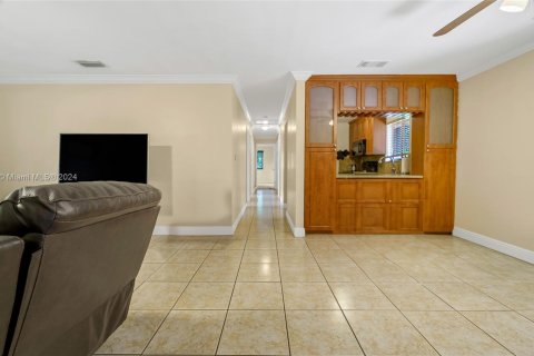 House in Miami, Florida 3 bedrooms, 139.73 sq.m. № 1331549 - photo 9