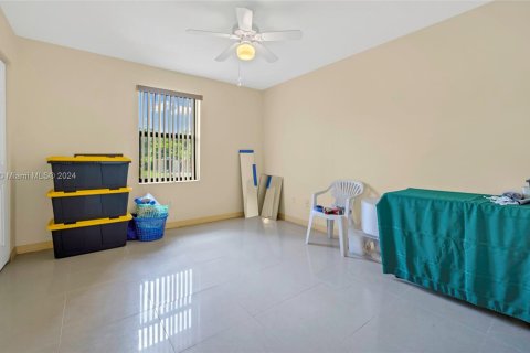 House in Miami, Florida 3 bedrooms, 139.73 sq.m. № 1331549 - photo 16