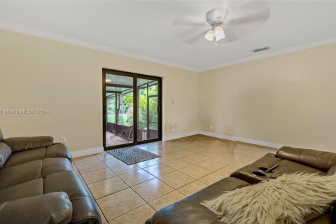 House in Miami, Florida 3 bedrooms, 139.73 sq.m. № 1331549 - photo 7