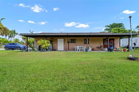 House in Miami, Florida 3 bedrooms, 139.73 sq.m. № 1331549 - photo 5