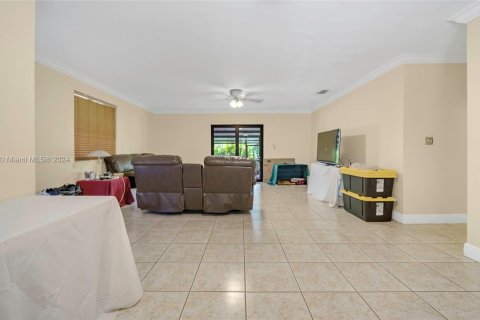 House in Miami, Florida 3 bedrooms, 139.73 sq.m. № 1331549 - photo 8