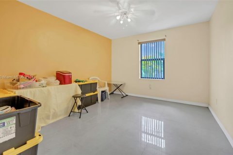 House in Miami, Florida 3 bedrooms, 139.73 sq.m. № 1331549 - photo 11