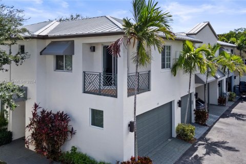 Adosado en venta en Pompano Beach, Florida, 3 dormitorios, 195.93 m2 № 1330926 - foto 1