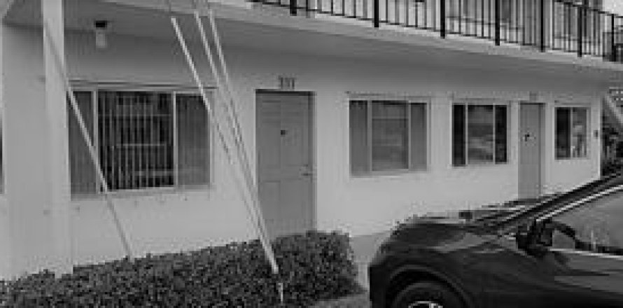 Condominio en Lake Worth, Florida, 2 dormitorios  № 785736