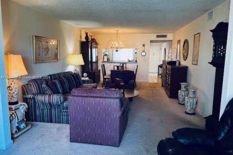 Купить кондоминиум в Тамарак, Флорида 2 спальни, 114.08м2, № 980893 - фото 1