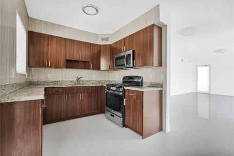 Apartamento en alquiler en Bay Harbor Islands, Florida, 2 dormitorios, 66.89 m2 № 1395195 - foto 7