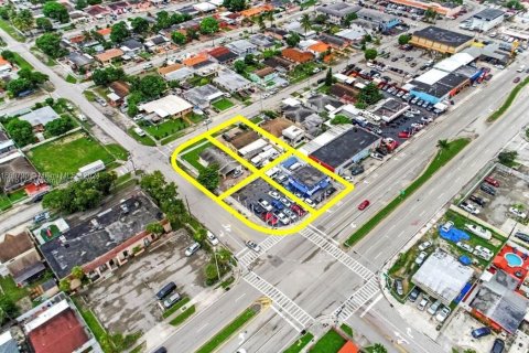 Commercial property in Hialeah, Florida № 1396235 - photo 2