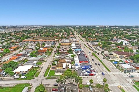 Propiedad comercial en venta en Hialeah, Florida № 1396235 - foto 11