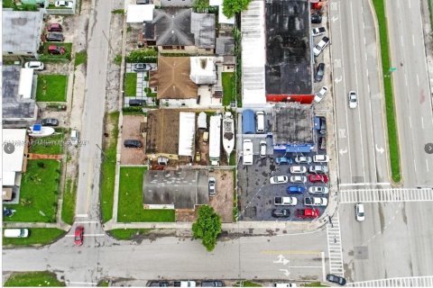 Propiedad comercial en venta en Hialeah, Florida № 1396235 - foto 3