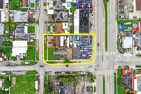 Commercial property in Hialeah, Florida № 1396235 - photo 4