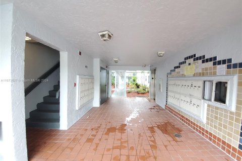 Condo in West Palm Beach, Florida, 1 bedroom  № 1396226 - photo 15