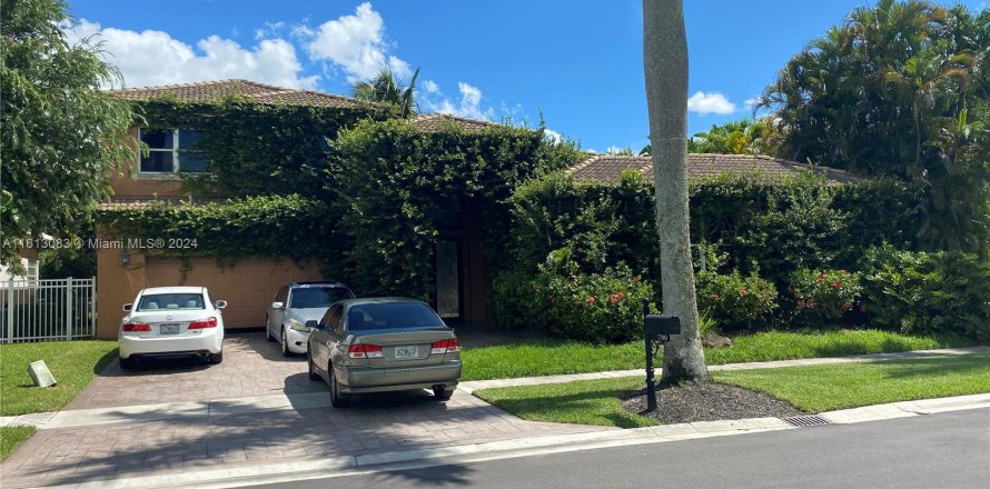 House in Boca Raton, Florida 4 bedrooms, 277.68 sq.m. № 1408922