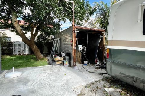 House in Miramar, Florida 4 bedrooms, 149.11 sq.m. № 938527 - photo 13
