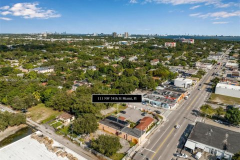 Commercial property in Miami, Florida № 1417151 - photo 14