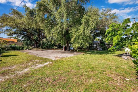 Commercial property in Miami, Florida № 1417151 - photo 21