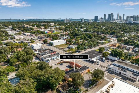 Commercial property in Miami, Florida № 1417151 - photo 16