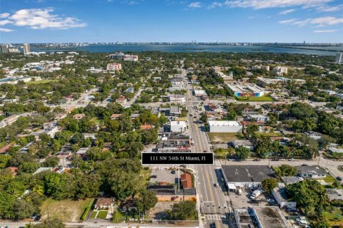 Commercial property in Miami, Florida № 1417151 - photo 1