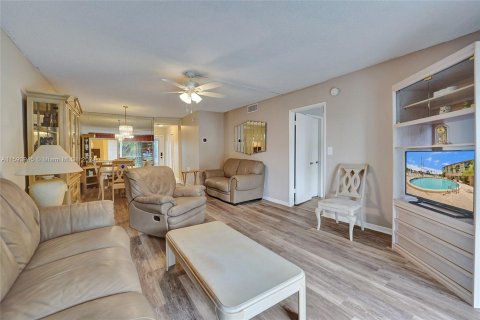 Condo in Pompano Beach, Florida, 2 bedrooms  № 1221021 - photo 11