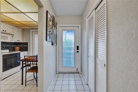 Copropriété à vendre à Pompano Beach, Floride: 2 chambres, 91.04 m2 № 1221021 - photo 4