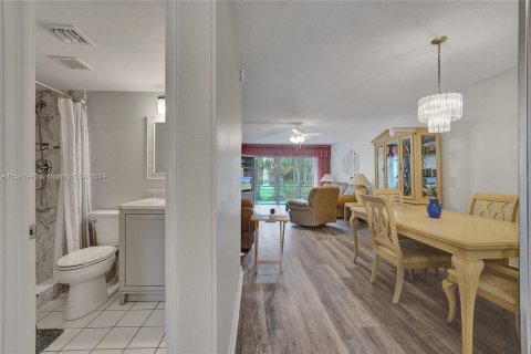 Copropriété à vendre à Pompano Beach, Floride: 2 chambres, 91.04 m2 № 1221021 - photo 18