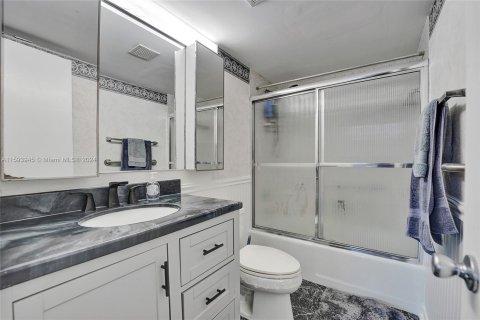 Copropriété à vendre à Pompano Beach, Floride: 2 chambres, 91.04 m2 № 1221021 - photo 21