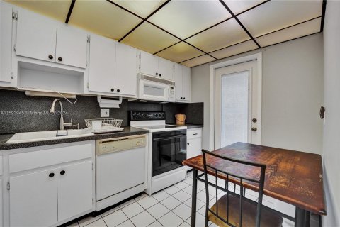 Copropriété à vendre à Pompano Beach, Floride: 2 chambres, 91.04 m2 № 1221021 - photo 6