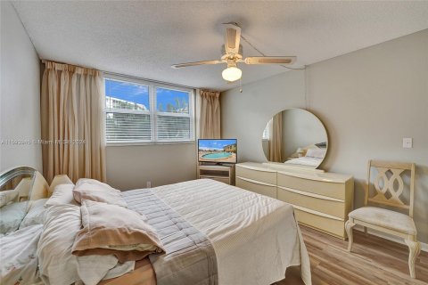 Condo in Pompano Beach, Florida, 2 bedrooms  № 1221021 - photo 19