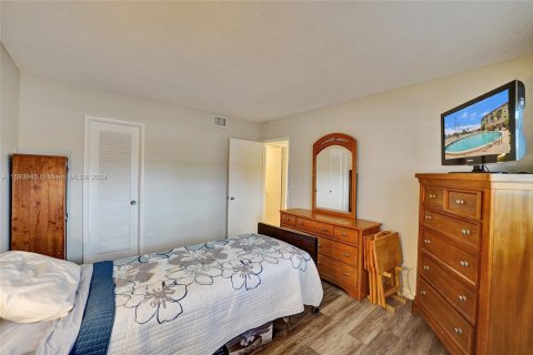 Condo in Pompano Beach, Florida, 2 bedrooms  № 1221021 - photo 16