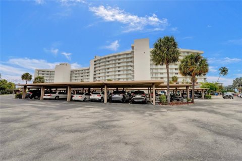 Condo in Pompano Beach, Florida, 2 bedrooms  № 1221021 - photo 30