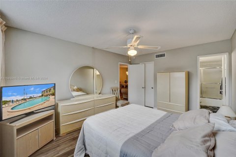 Condo in Pompano Beach, Florida, 2 bedrooms  № 1221021 - photo 20