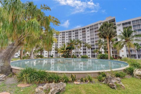 Condominio en venta en Pompano Beach, Florida, 2 dormitorios, 91.04 m2 № 1221021 - foto 24