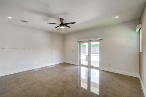 Casa en venta en Cutler Bay, Florida, 5 dormitorios, 289.02 m2 № 1220985 - foto 30