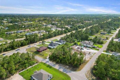 House in Lehigh Acres, Florida 3 bedrooms № 1179963 - photo 8