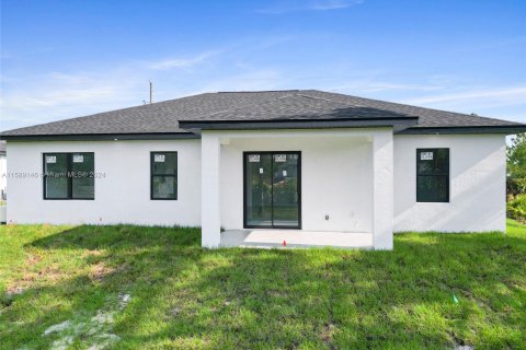 House in Lehigh Acres, Florida 3 bedrooms № 1179963 - photo 6