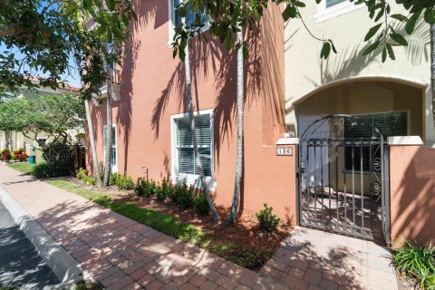 Townhouse in Boynton Beach, Florida 3 bedrooms, 144.09 sq.m. № 1116963 - photo 2