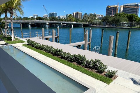 Condominio en venta en Bay Harbor Islands, Florida, 1 dormitorio, 91.04 m2 № 1397742 - foto 11