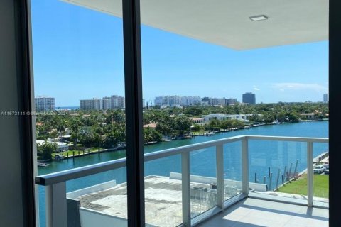 Condominio en venta en Bay Harbor Islands, Florida, 1 dormitorio, 91.04 m2 № 1397742 - foto 1