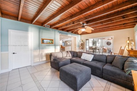 Casa en venta en Cutler Bay, Florida, 4 dormitorios, 291.62 m2 № 1145207 - foto 18