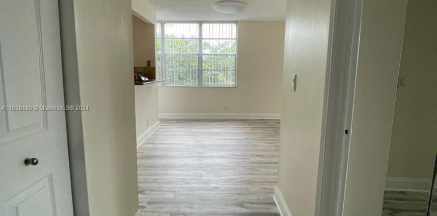 Condo in Davie, Florida, 2 bedrooms  № 1310647