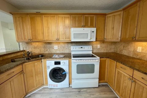 Condo in Davie, Florida, 2 bedrooms  № 1310647 - photo 12