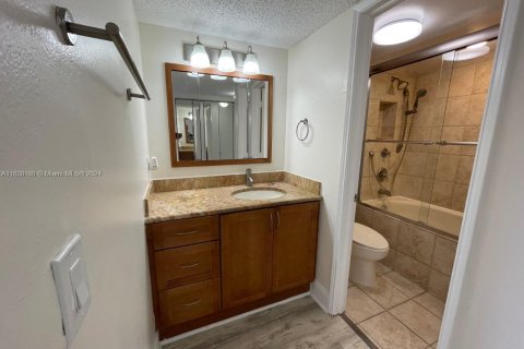 Condo in Davie, Florida, 2 bedrooms  № 1310647 - photo 22