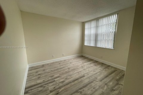 Condo in Davie, Florida, 2 bedrooms  № 1310647 - photo 26