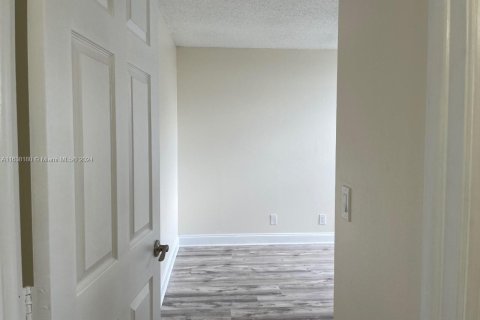 Condo in Davie, Florida, 2 bedrooms  № 1310647 - photo 25