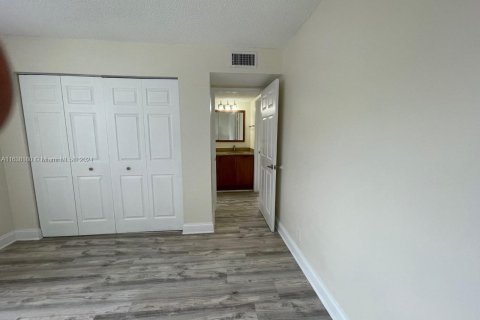 Condo in Davie, Florida, 2 bedrooms  № 1310647 - photo 28