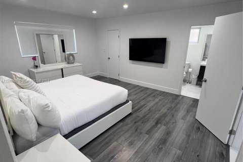 Casa en venta en Hallandale Beach, Florida, 5 dormitorios, 245.17 m2 № 1184817 - foto 27