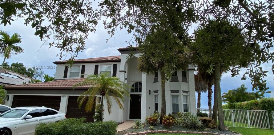 Villa ou maison à Miramar, Floride 5 chambres, 325.25 m2 № 1229578