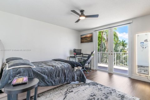 House in Miramar, Florida 5 bedrooms, 325.25 sq.m. № 1229578 - photo 10