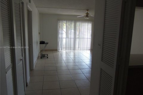 Copropriété à vendre à Lauderhill, Floride: 1 chambre, 72.74 m2 № 1177698 - photo 4